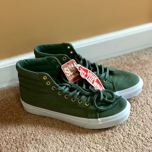 BRAND NEW NEVER WORN: Vans Skate High Tops